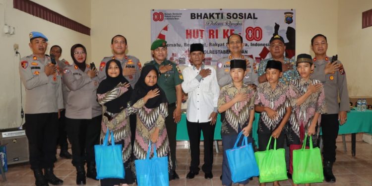 Jelang HUT RI ke-80, Polrestabes Medan gelar Baksos ke Panti Asuhan Al Wasliyah