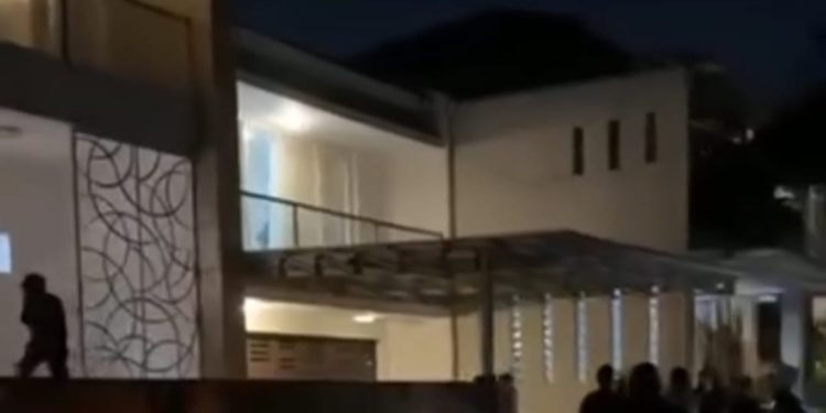 Rumah Nafa Urbach Dijarah