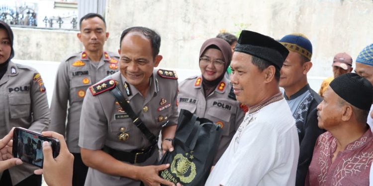 Peringati HUT RI ke-80, Polrestabes Medan gelar Jumat Berkah di Medan Baru