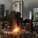 Pengunjuk Rasa Bakar Ban dan Rusak CCTV di Mako Polda Metro Jaya