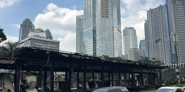 TransJakarta Hentikan Seluruh Layanan & Rute Perjalanan