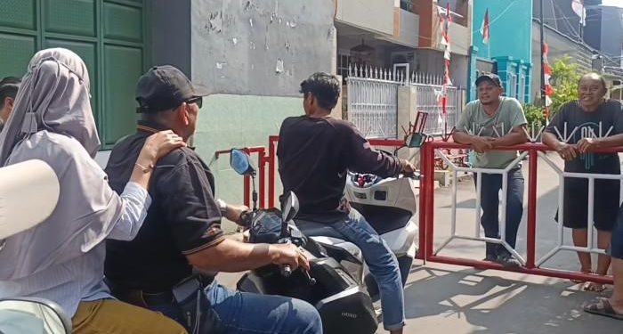 Portal Akses Rumah Ahmad Sahroni Ditutup