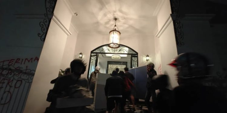 Rumah Eko Patrio Dijarah, Barang Berharga hingga Kucing Diangkut Massa