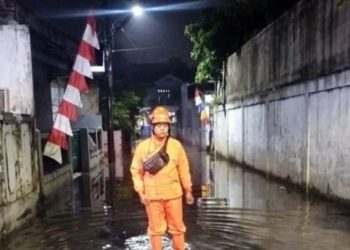 BPBD Jaktim Kerahkan Petugas Pantau & Tangani Banjir