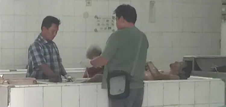 Ini Identitas Pria yang Gorok Leher Sendiri