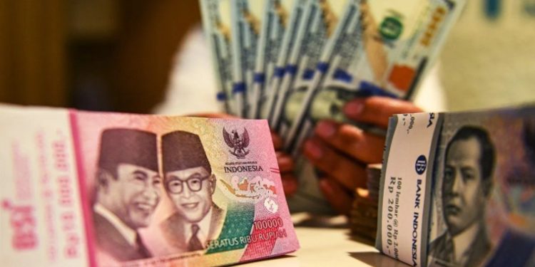 Rupiah Menguat di Angka Rp16.300 per Dolar