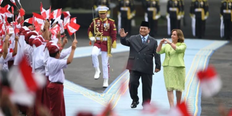 Prabowo Sambut Keratangan Presiden Peru di Istana Presiden
