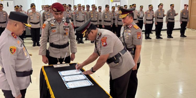 Sertijab Dipimpin Kapolda, Kombes Gidion Resmi Jabat Wakapolda Sultra