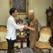 Gibran Silahturahmi ke Kediaman Try Sutrisno antar Undangan HUT RI di Istana