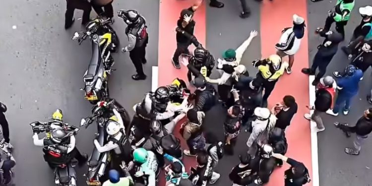 Wartawan ANTARA Dipukul Aparat saat Meliput Demo DPR