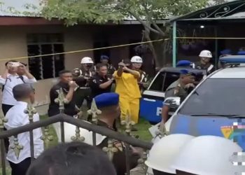 Serma D Acungkan Jari Tengah saat Rekonstruksi Kasus Pembunuhan Istri