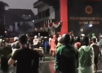 Usai Lindes Rekannya, Massa Ojol Geruduk Mako Brimob Kwitang