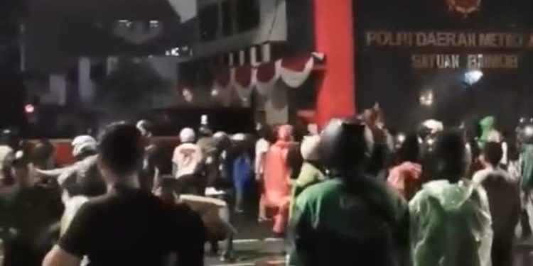 Usai Lindes Rekannya, Massa Ojol Geruduk Mako Brimob Kwitang