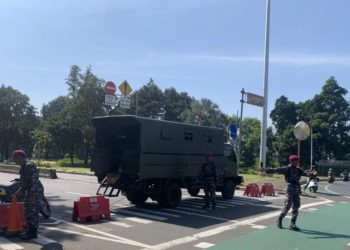 Polisi Sekat Arus Lalin Mako Brimob Kwitang