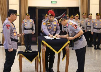 Kapolri Pimpin Sertijab Kabaintelkam dan Dankor Brimob Polri
