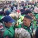 Ribuan Ojol bagi Bunga Mawar ke TNI-Polri di Medan Merdeka Selatan