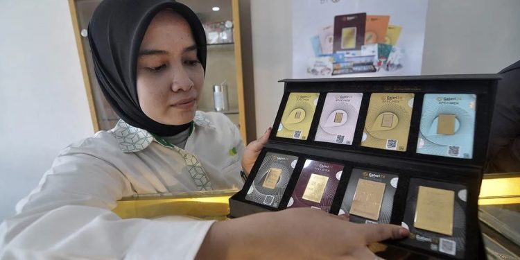 Harga Emas Melonjak jadi Rp2 juta per Gram
