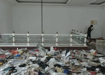 Warga Kembalikan kasur Milik Uya Kuya