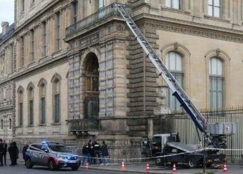 Museum Louvre Paris Kehilangan 8 Barang Antik dalam Waktu 4 Menit