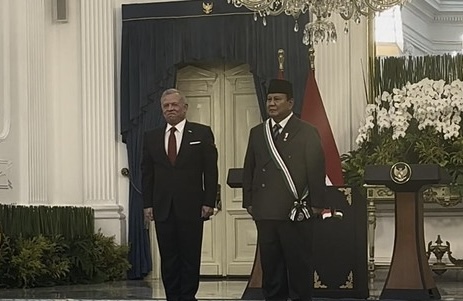 Raja Yordania Sematkan Tanda Kehormatan ke Prabowo