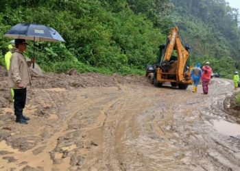 Sumut Dilanda Banjir & Longsor, 10 orang Meninggal Dunia