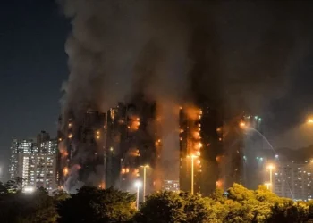 Kebakaran Melanda Hongkong, 36 Orang Tewas & 279 Masih dalam Pencarian