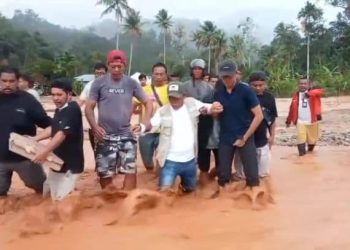 Masinton Nyaris Hanyut saat Kunjungan ke Hutanabolon