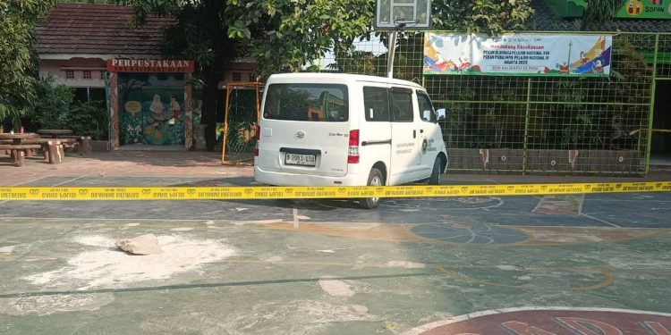 Ini Kronologi Mobil Tabrak Pagar Sekolah di Kalibaru