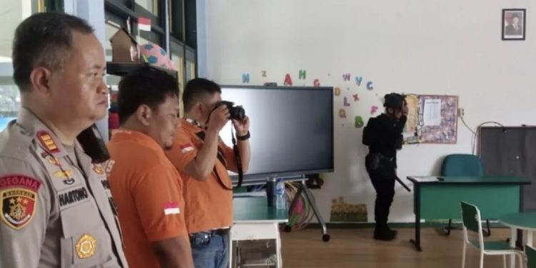 Polisi Sisir 10 Sekolah yang Diancam Bom