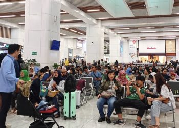 Jelang Nataru, Stasiun Kereta Cepat Dipadati Penumpang