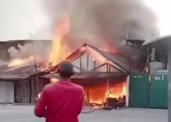 Gudang ekspedisi di Rawa Buaya Jakbar Dilahap di Jago Merah