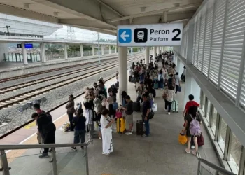 Ribuan Wisatawan Malaysia Naik Whoosh saat Libur Nataru