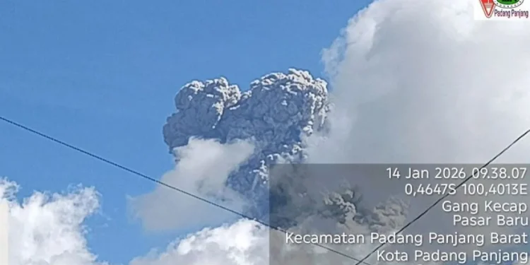 Gunung Marapi Meletus Lontarkan Abu Vulkanik Setinggi 1.600 meter
