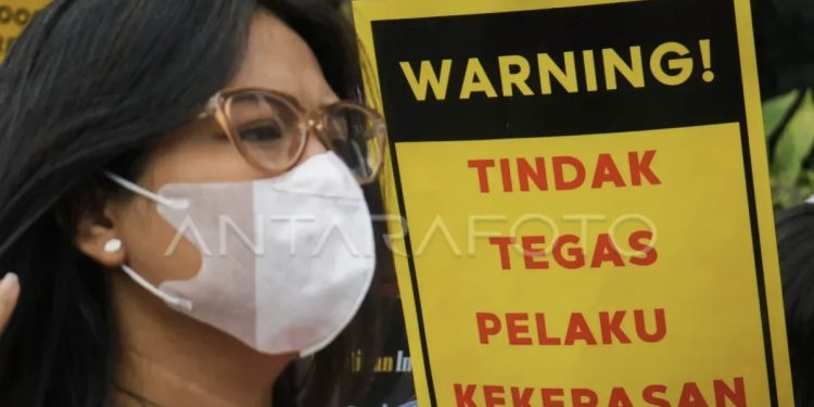 Polsek Koja Tangkap Pria Pemukul Wajah Wanita saat Banjir