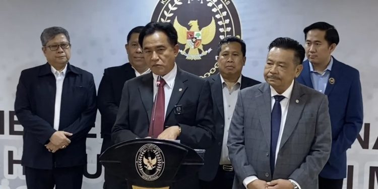 Yusril Tegaskan Penempatan Perwira Polri di Jabatan Tertentu Sah & Berlaku