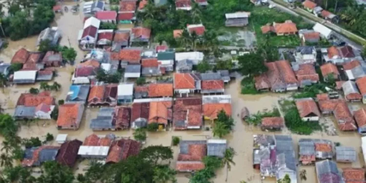 Karawang Darurat Banjir, Warga di 20 Kecamatan Diminta Mengungsi