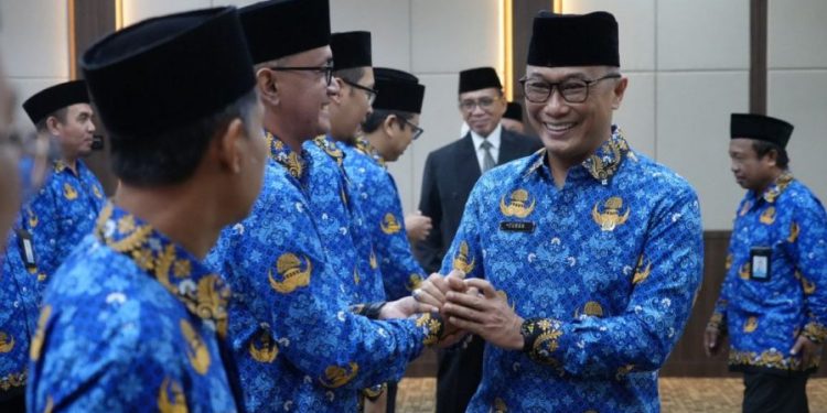 Ini Hari & Ketentuan Pemakaian Seragam Korpri
