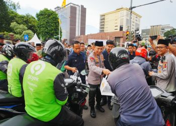 Kapolri Bagi Takjil dan Buka Puasa Bareng Wartawan