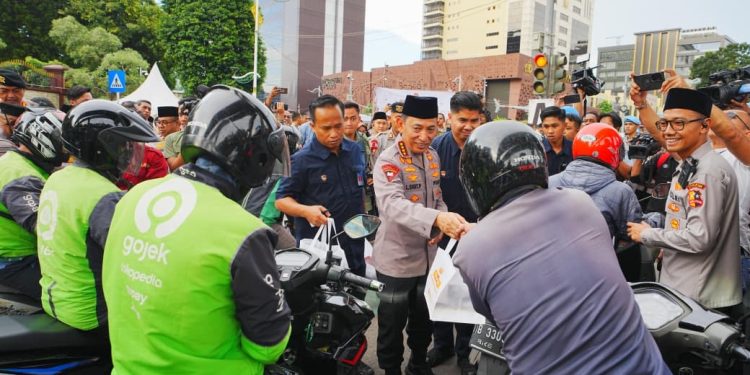 Kapolri Bagi Takjil dan Buka Puasa Bareng Wartawan