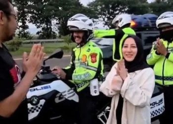 Tertinggal di Rest Area, Pemudik Asal Indramayu Diselamatkan Polisi