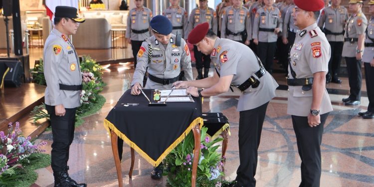 Pimpin Sertijab 3 Pejabat Utama, Kapolda: Tunjukkan Kinerja Terbaik!