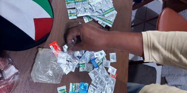 Polisi Amankan Pelaku Penjual Obat Terlarang Berkedok Toko Ikan Hias