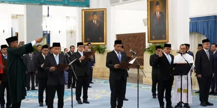 Prabowo Lantik 8 Anggota Ombudsman
