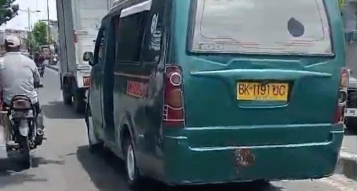 Perampok Menggila, Beraksi Diangkot dan Bikin Panik Penumpang