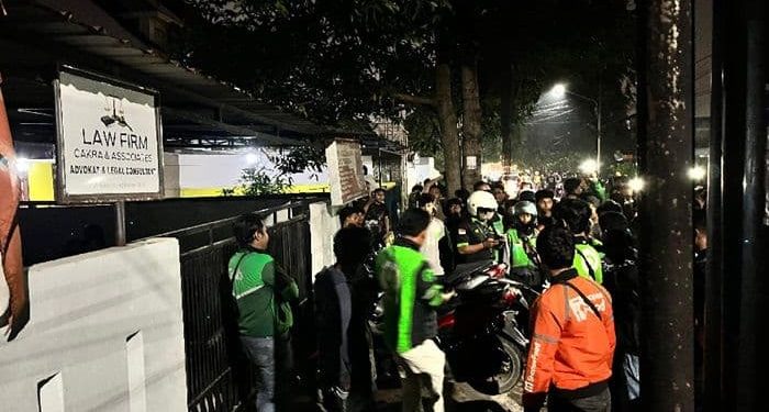 Ratusan Ojol Geruduk Markas Matel di Medan Sunggal