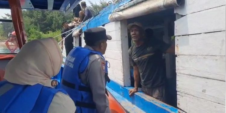Polisi Evakuasi 54 Penumpang KM Ansori Mati Mesin di Perairan Kepulauan Seribu