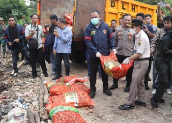 Polri Musnahkan Ribuan Kilogram Bawang Impor Ilegal dari Jalur Tikus Perbatasan Malaysia