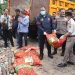 Polri Musnahkan Ribuan Kilogram Bawang Impor Ilegal dari Jalur Tikus Perbatasan Malaysia