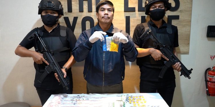 Polisi Sita Ribuan Pil Berbahaya dari Kios di Jagakarsa