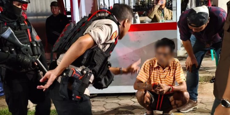 Patroli Brimob PMJ dan Polres Amankan 3 Terduga Pengguna Sabu Saat di Jakut